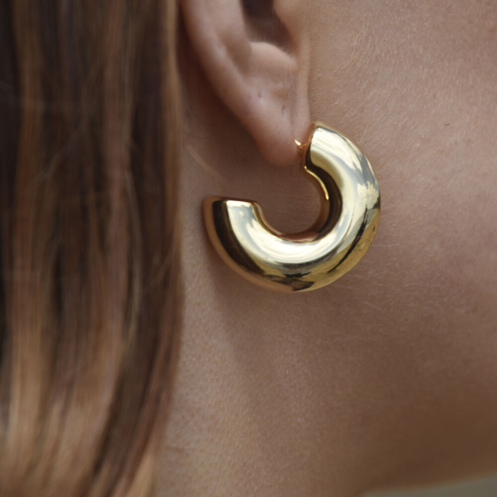 Culturesse Lowen Chunky C Hoop Earrings (Gold)