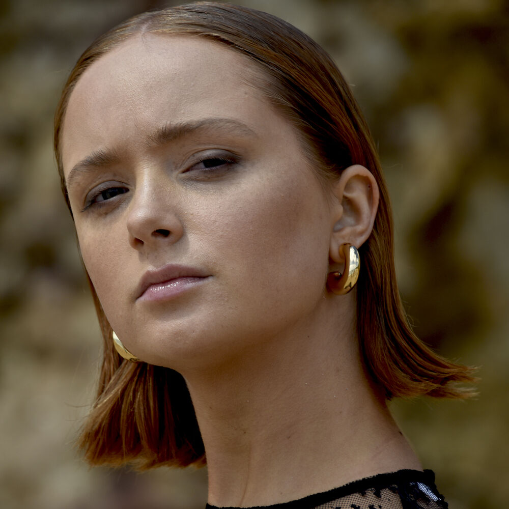 Culturesse Lowen Chunky C Hoop Earrings (Gold)