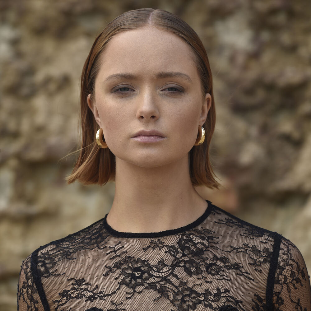 Culturesse Lowen Chunky C Hoop Earrings (Gold)