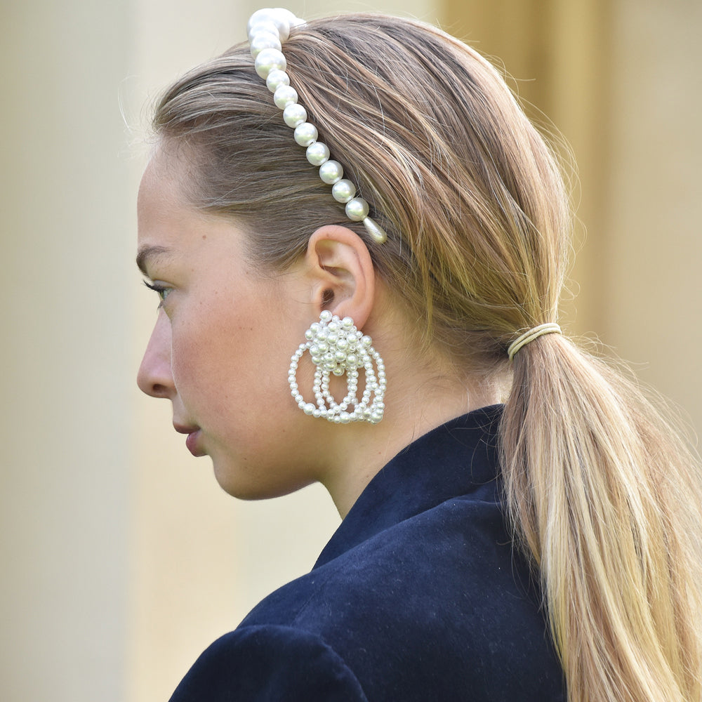 Culturesse Vivienne Runway Pearl Splendid Earrings