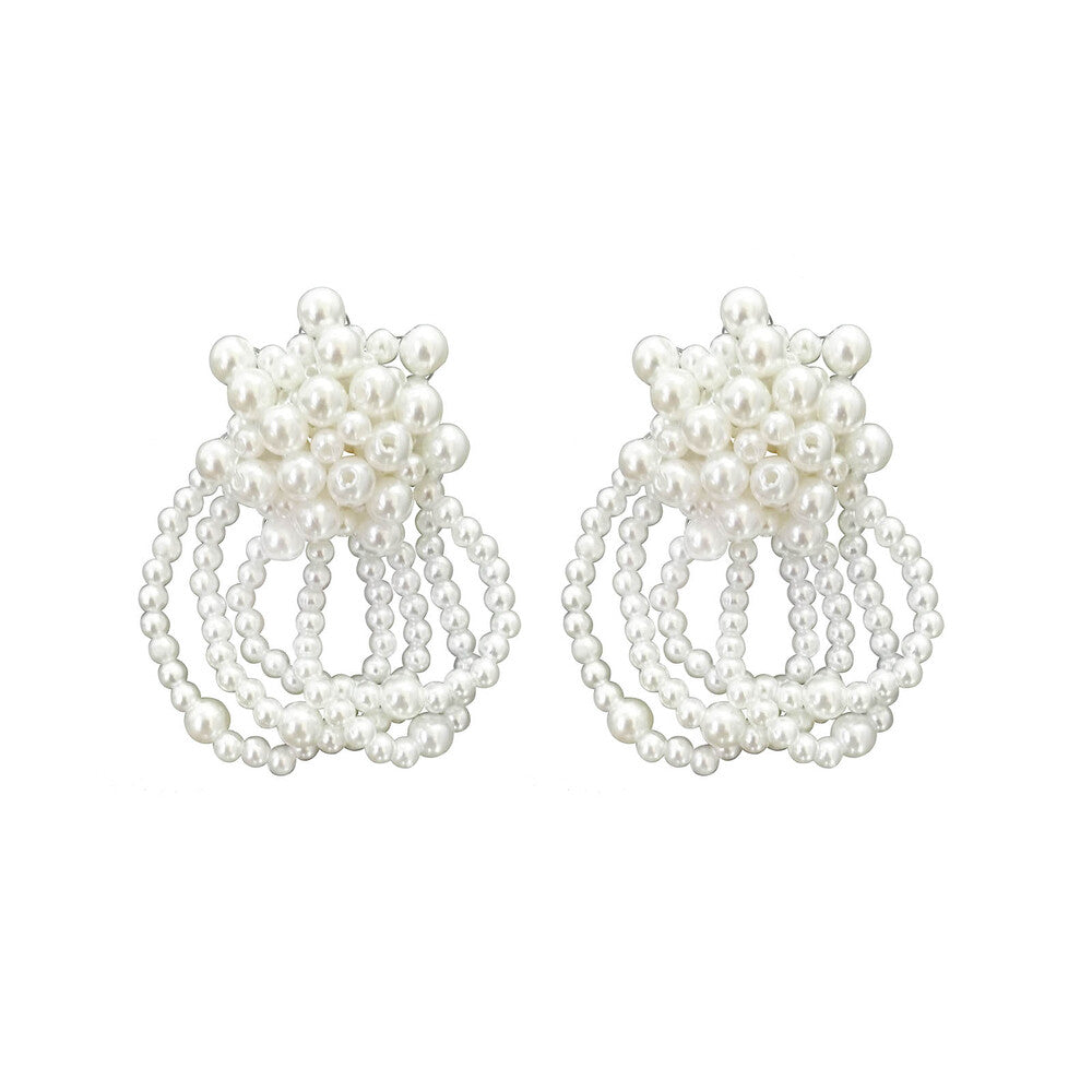 Culturesse Vivienne Runway Pearl Splendid Earrings