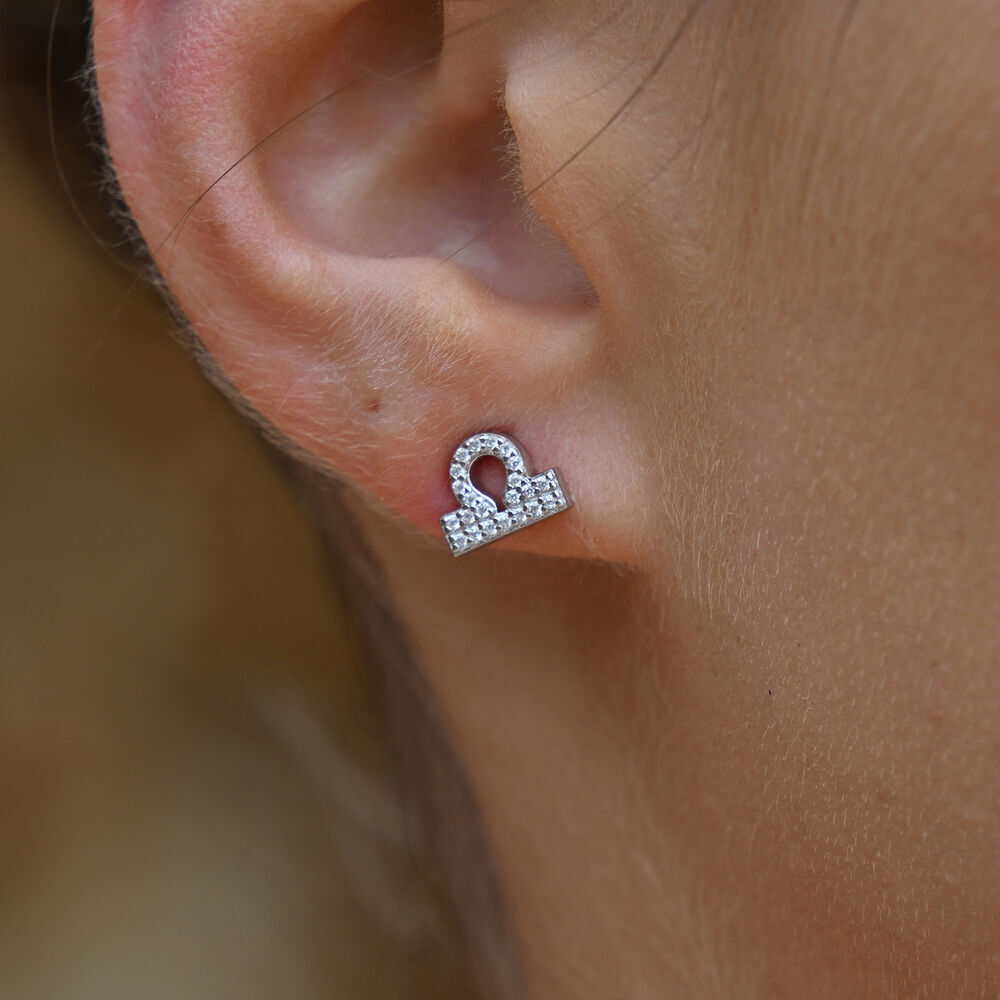 Culturesse Libra Zodiac Zirconia Pave Stud Earrings (Silver)