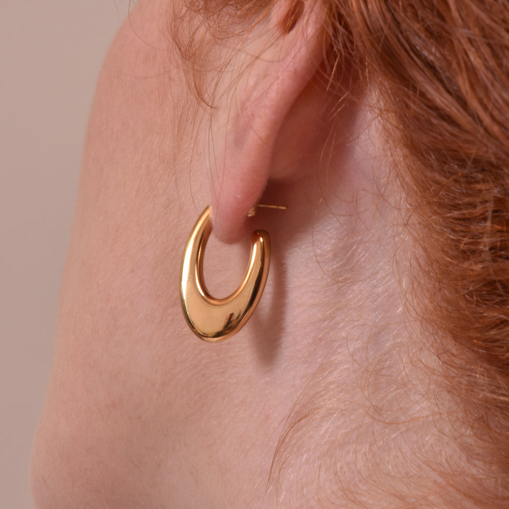 Culturesse Lowe Modern Gold Curve Earrings