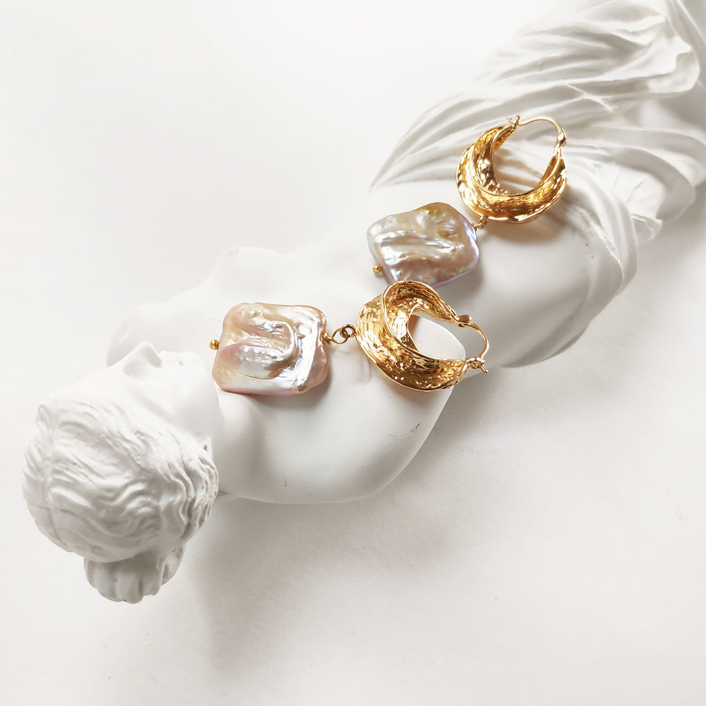 Culturesse Glory Luxury Baroque Pearl Drop Earrings