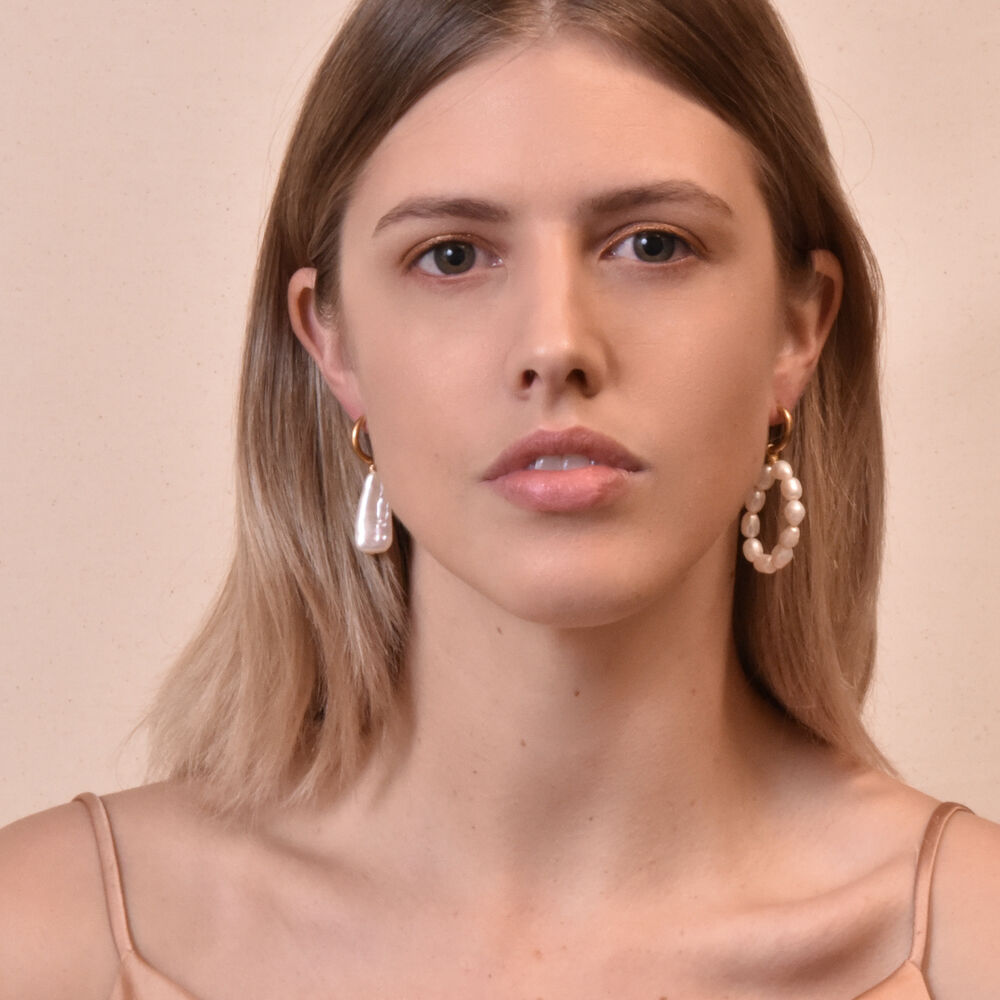 Culturesse Jayleen Mismatching Freshwater Pearl Hoops