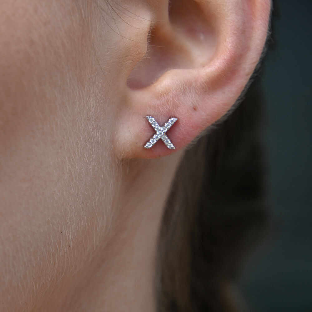 Culturesse Kiss Hug Mismatched Stud Earrings (Silver)