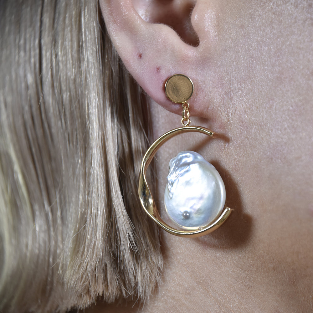 Culturesse Eleua Baroque Pearl Drop Earrings