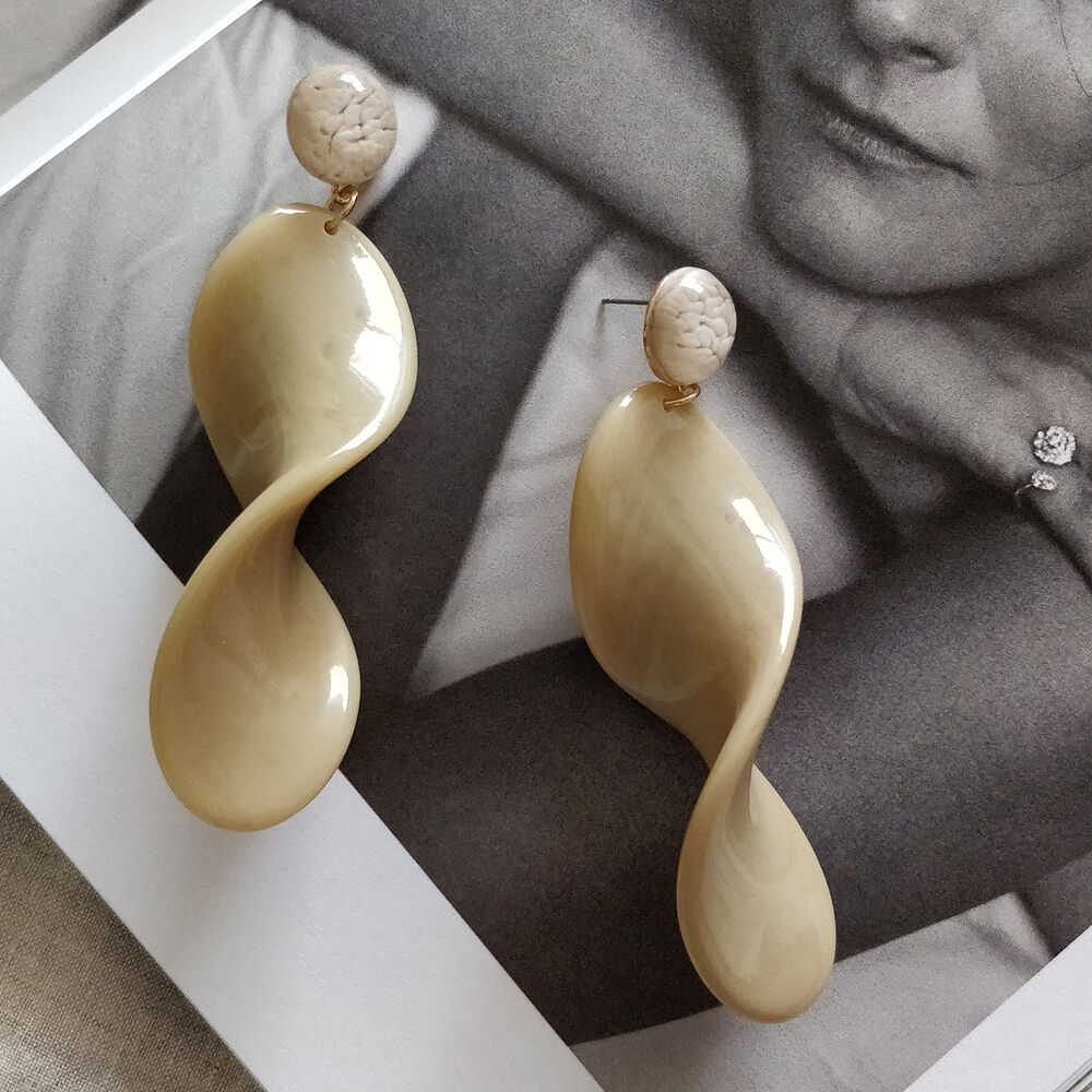 Culturesse Trinette Modern Twist Earrings