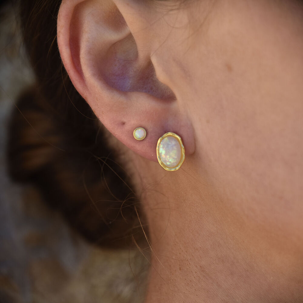 Culturesse Lue Dainty Opal Stud Earrings (Gold)