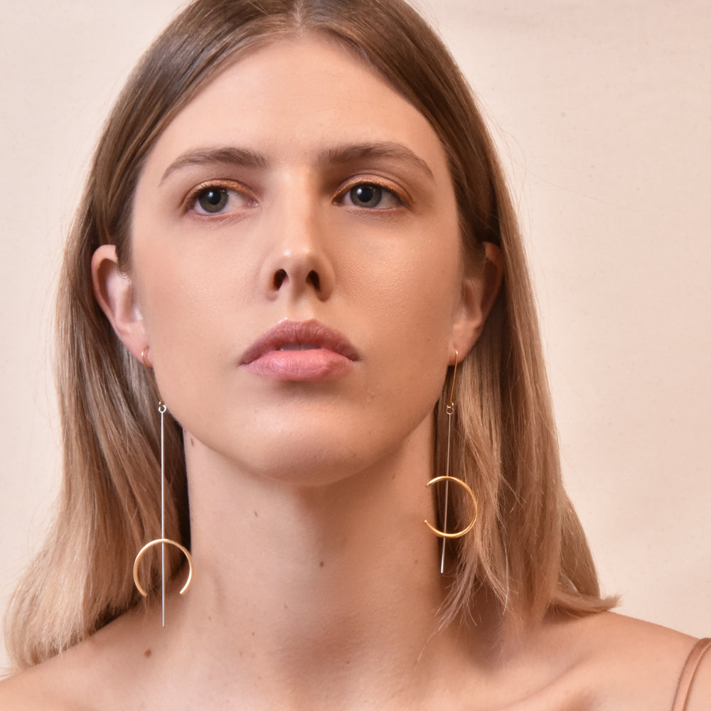 Culturesse Helene Line Art Drop Earrings