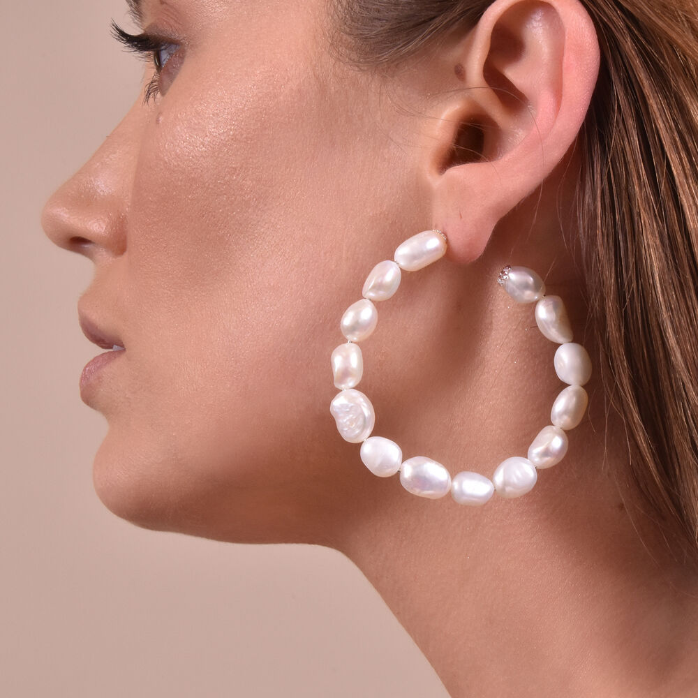 Culturesse Regina Oversized Frehswater Pearl Hoop Earrings