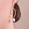 Culturesse Everleigh Gold Pearl Arch Earrings