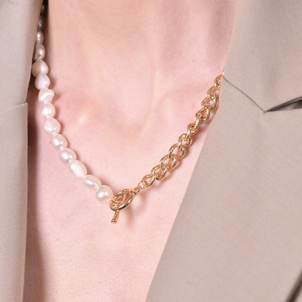 Culturesse Jana Pearl Chain Toggle Bar Necklace