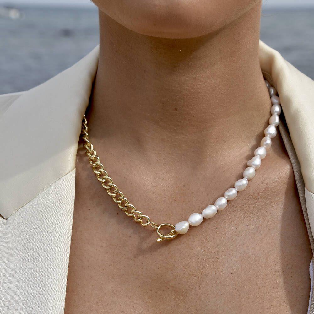 Culturesse Jana Pearl Chain Toggle Bar Necklace