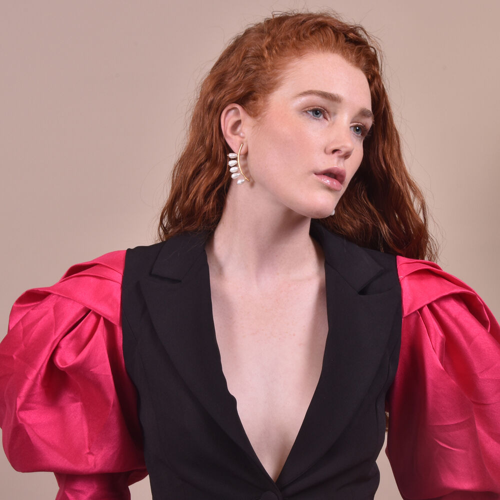 Culturesse Le Beaute 24K Pearl Curve Earrings