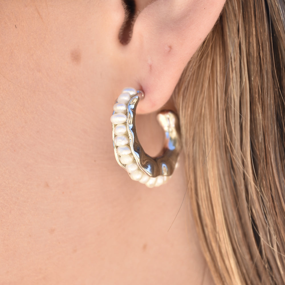 Culturesse Lavine Artisan Freshwater Pearl Curve Earrings