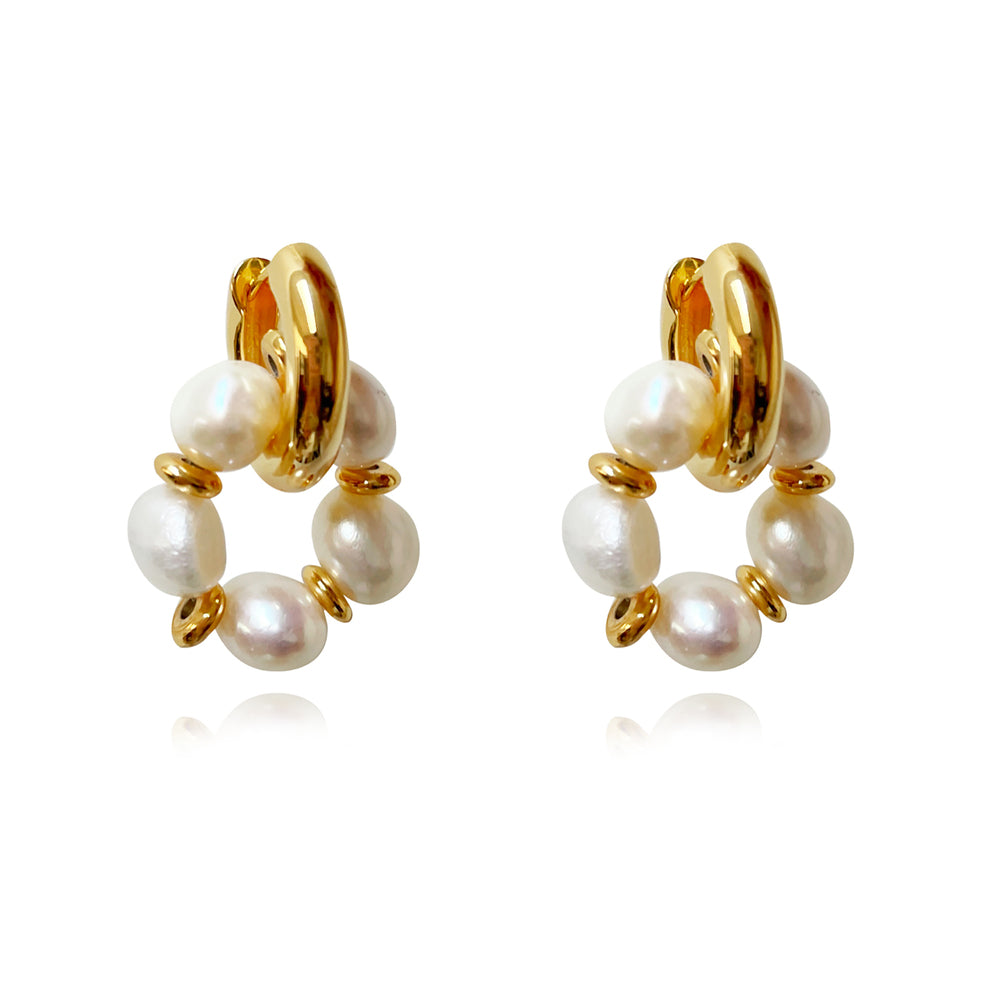 Culturesse Gracelynn Freshwater Pearl Hoop Earrings (Gold)
