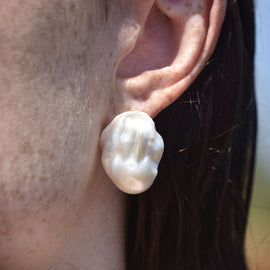 Culturesse Magda Baroque Pearl Stud Earrings