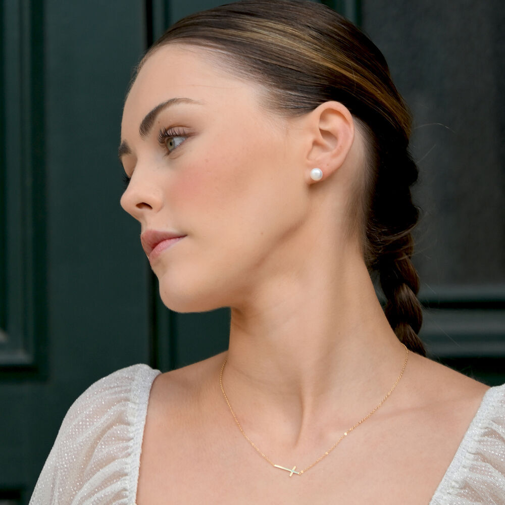 Culturesse Ora Freshwater Pearl Stud Earrings (Gold Posts)