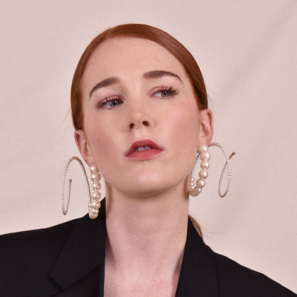 Culturesse Eira Pearl Swirl Hoop Earrings