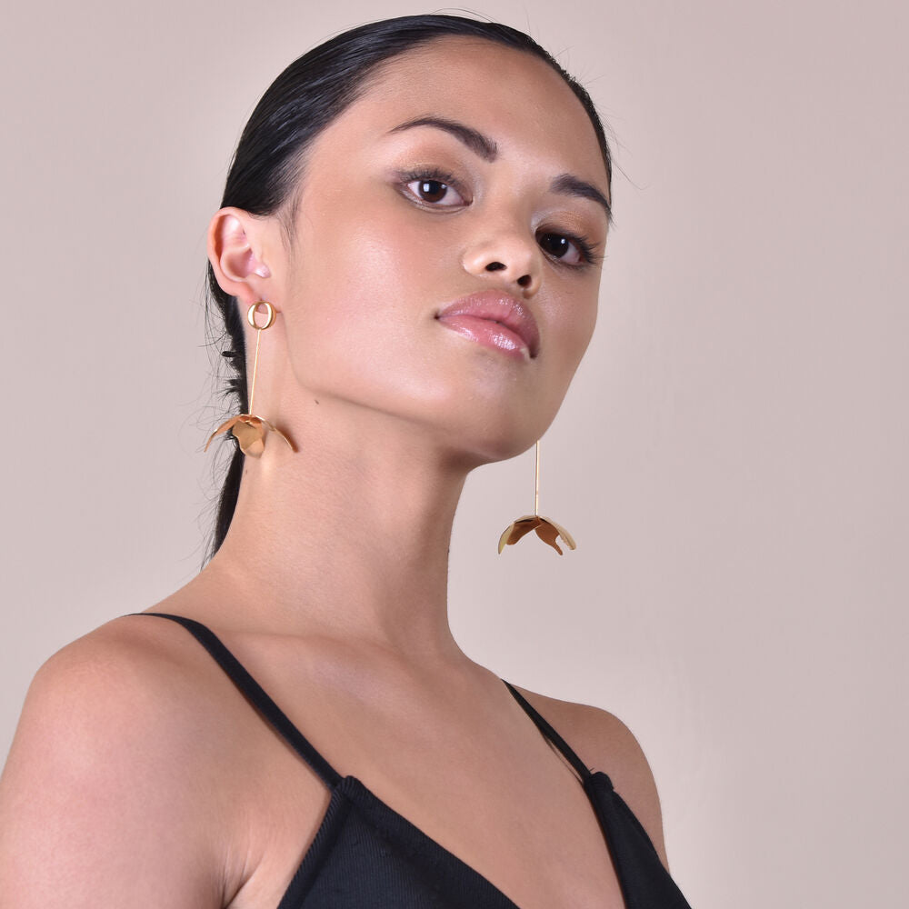 Culturesse Jeane Sculpture Petal Drop Earrings