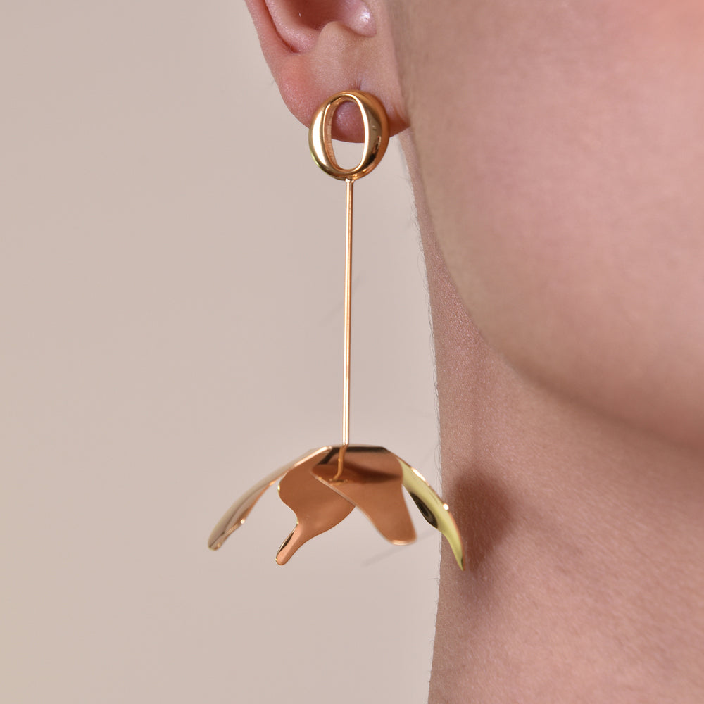 Culturesse Jeane Sculpture Petal Drop Earrings