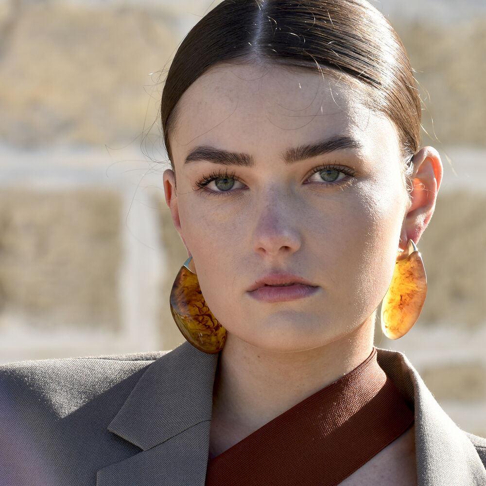 Culturesse Raya Bold Arc Resin Drop Earrings (Caramel Brown)