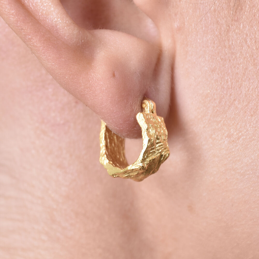 Culturesse Olli Textured Sculpture Huggie Earrings (Gold Vermeil)