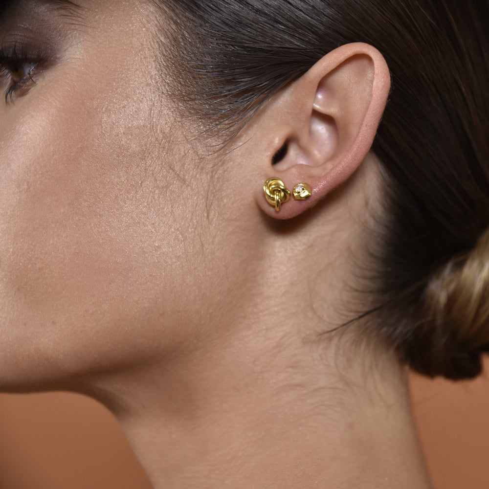 Culturesse Suvi Artsy Rocky Stud Earrings (Gold Vermeil)