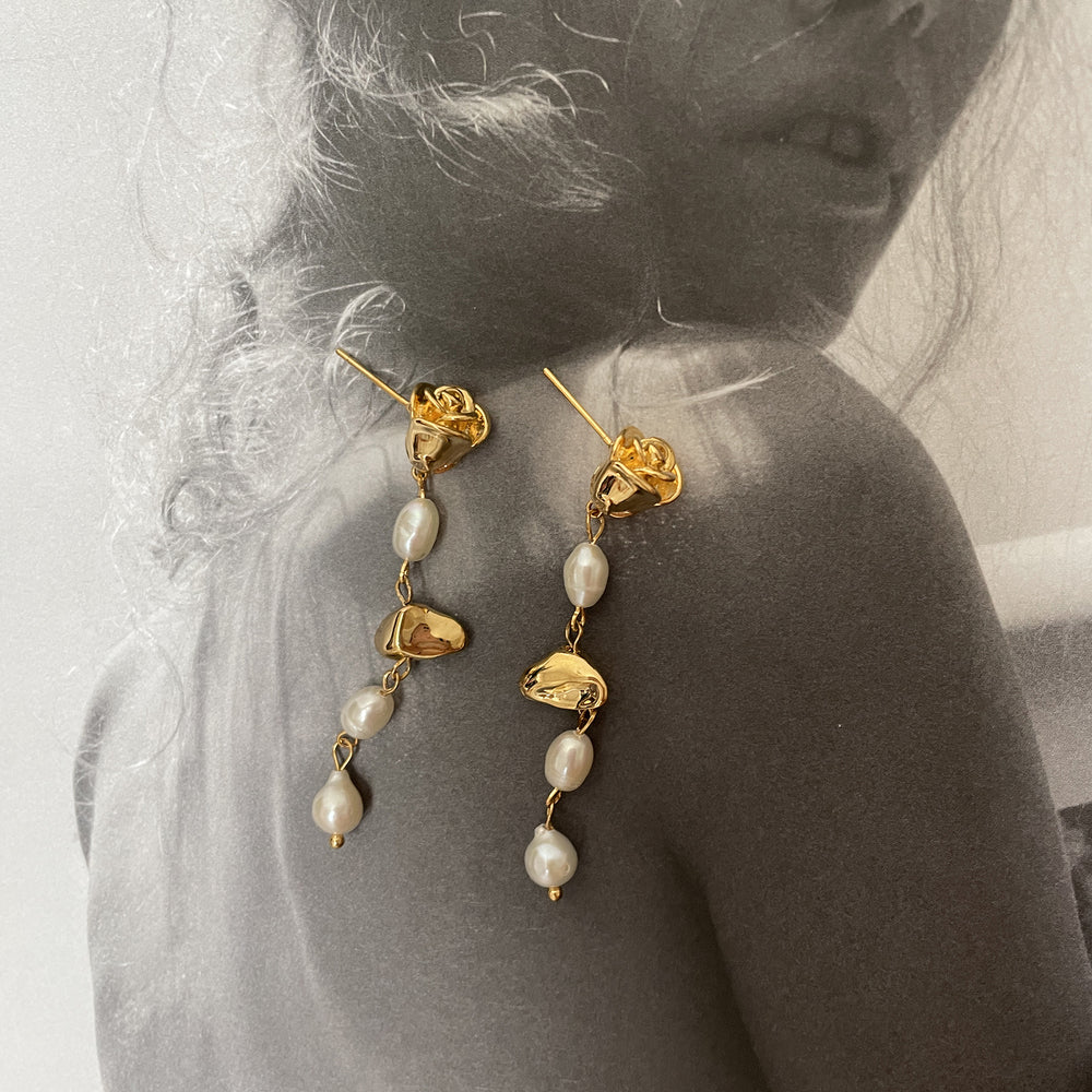 Culturesse Apri Aesthetic Rose Pearl Drop Earrings (Gold)