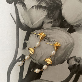 Culturesse Apri Aesthetic Rose Pearl Drop Earrings (Gold)