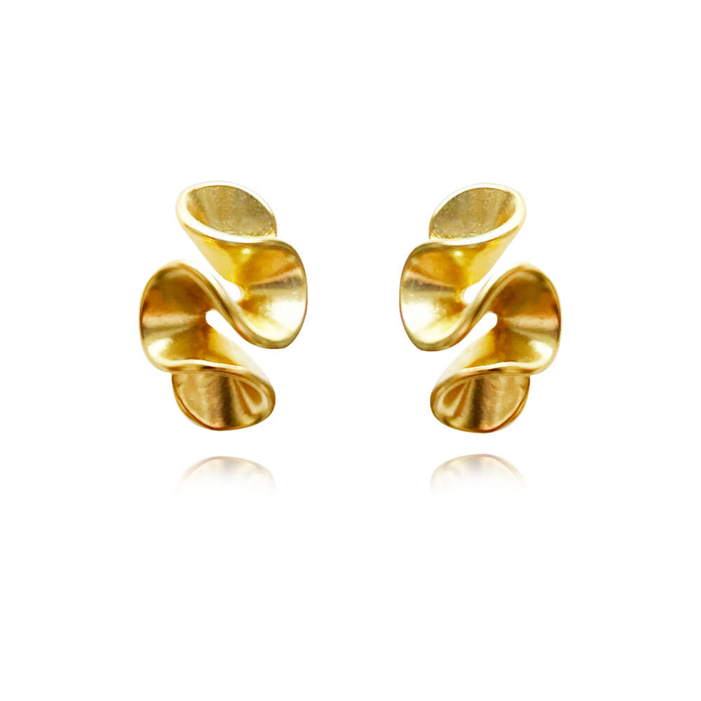 Culturesse Fauve Artisan Sculptural Ruffle Earrings (Gold)