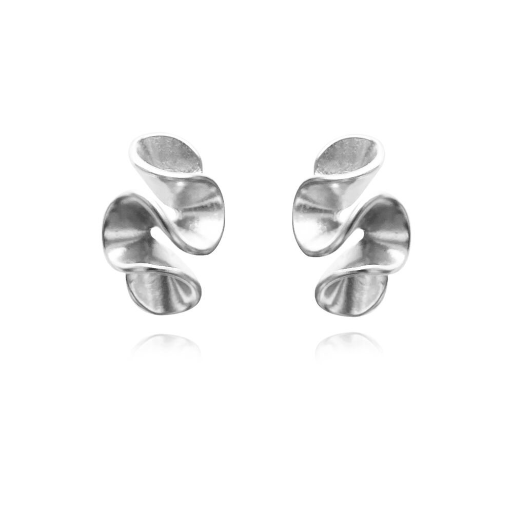 Culturesse Fauve Artisan Sculptural Ruffle Earrings (Silver)