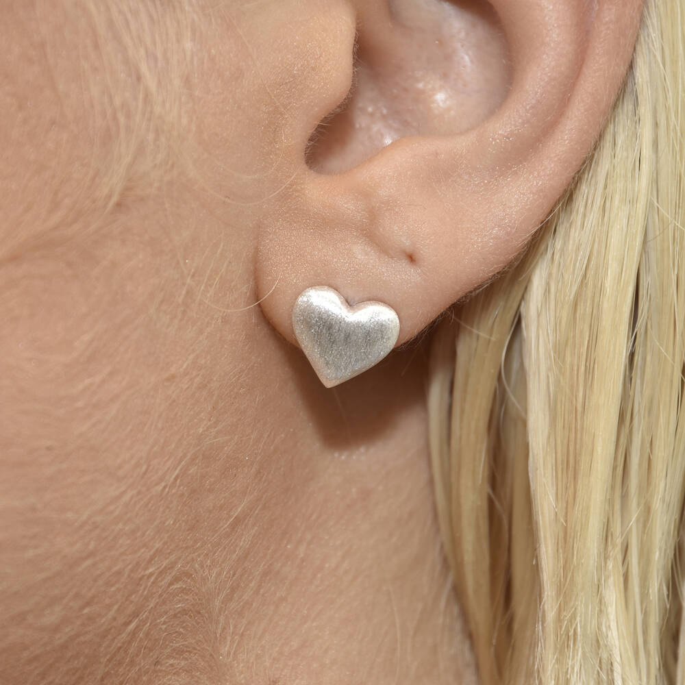 Culturesse Lars Silver Love Heart Stud Earrings