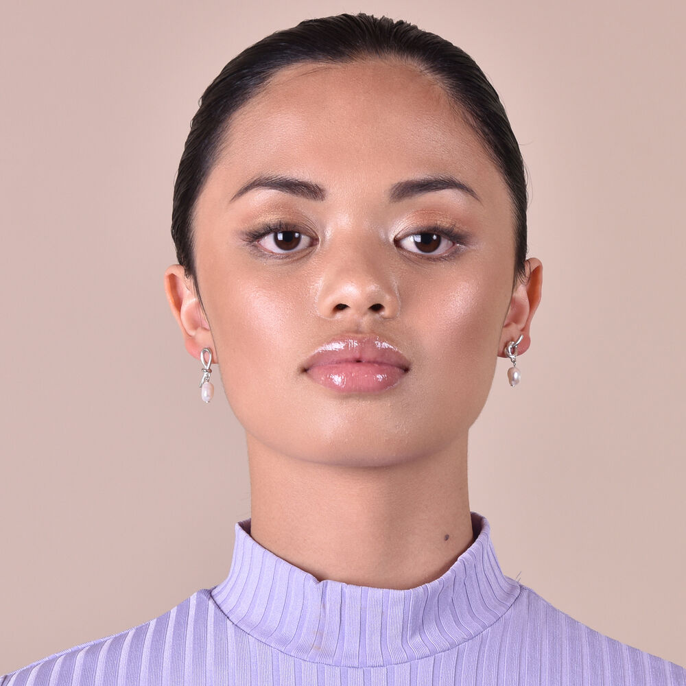 Culturesse Trixie Mismatching Pearl Drop Earrings