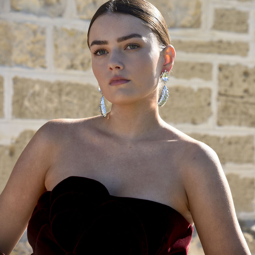 Culturesse Reva Shell Sparkle Earrings