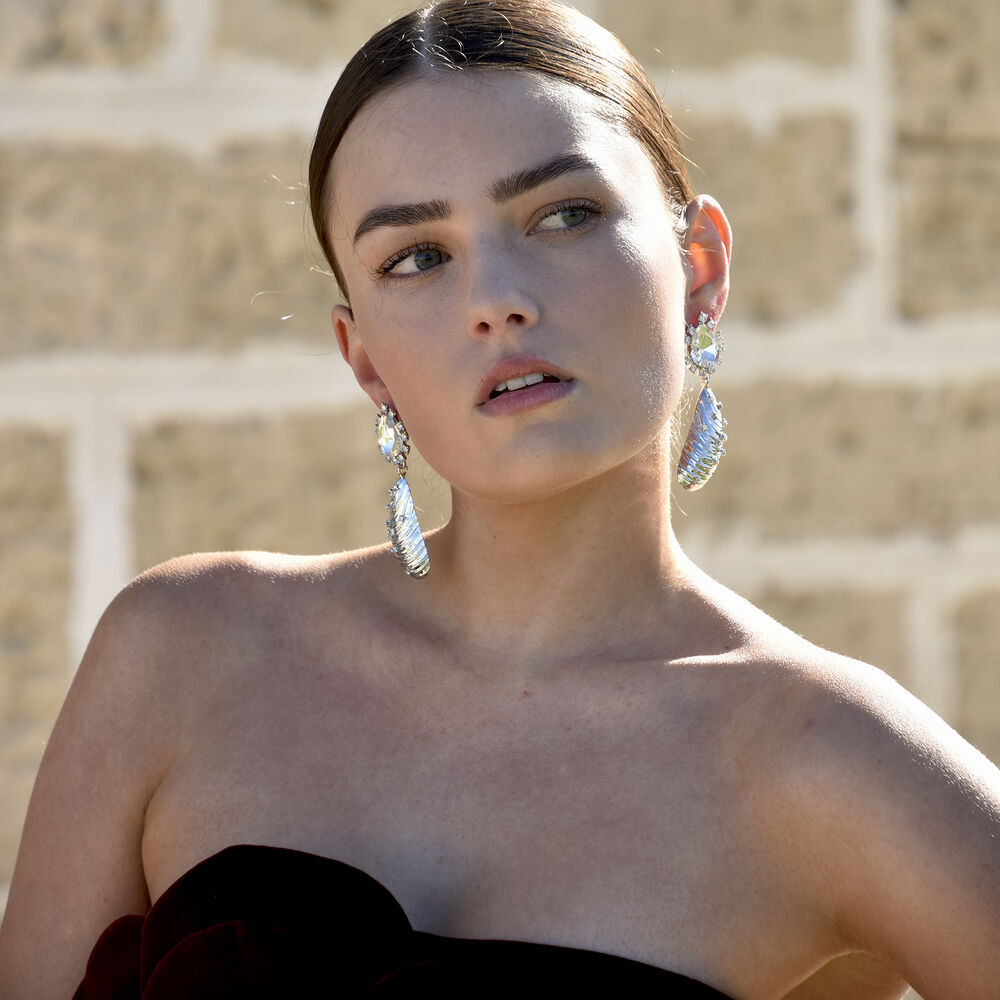 Culturesse Reva Shell Sparkle Earrings