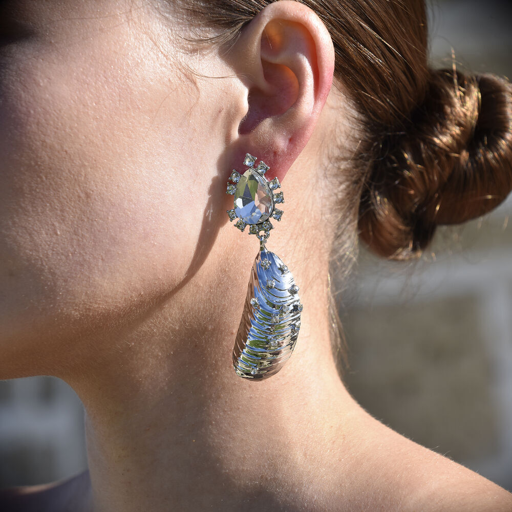 Culturesse Reva Shell Sparkle Earrings
