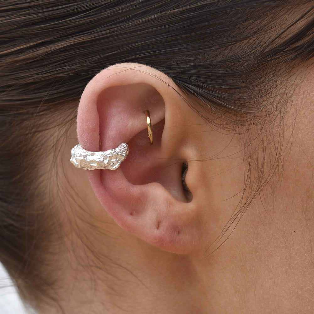 Culturesse Lonzo Ear Contour Solid Sculpture Cuff Earring (Single Piece)