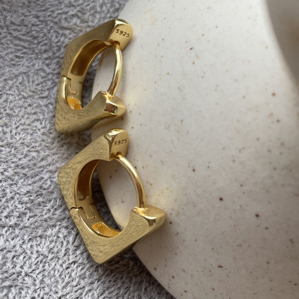 Culturesse New Frame of Mind Huggie Earrings (Gold)