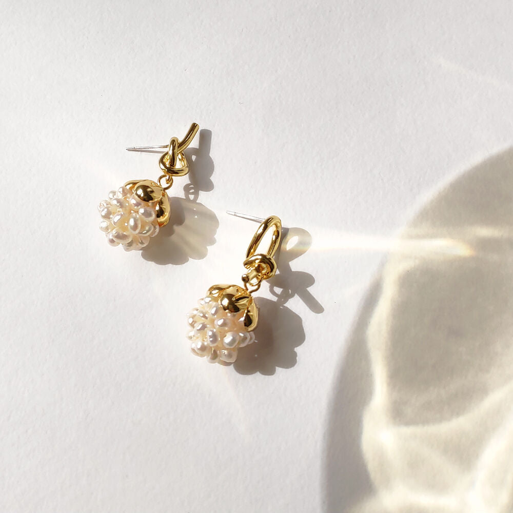 Culturesse Linnet Pearl Bouquet Mismatching Earrings