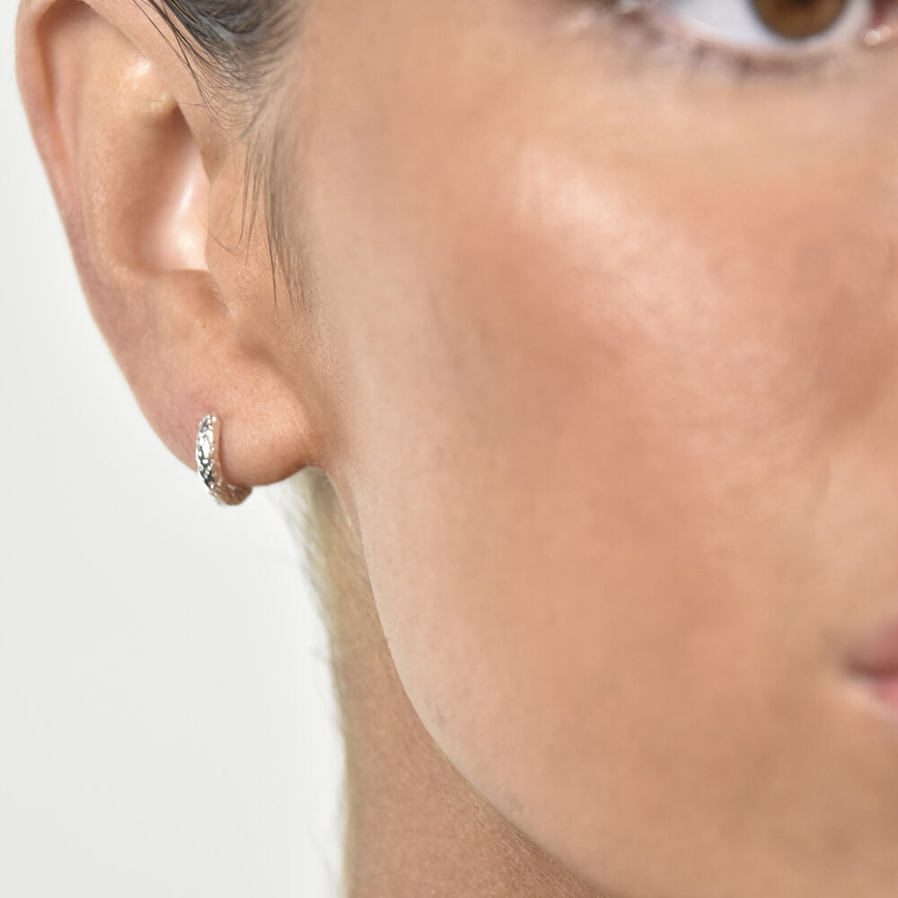 Culturesse Edda Textured Dainty Sleeper Hoop Earrings (Silver)