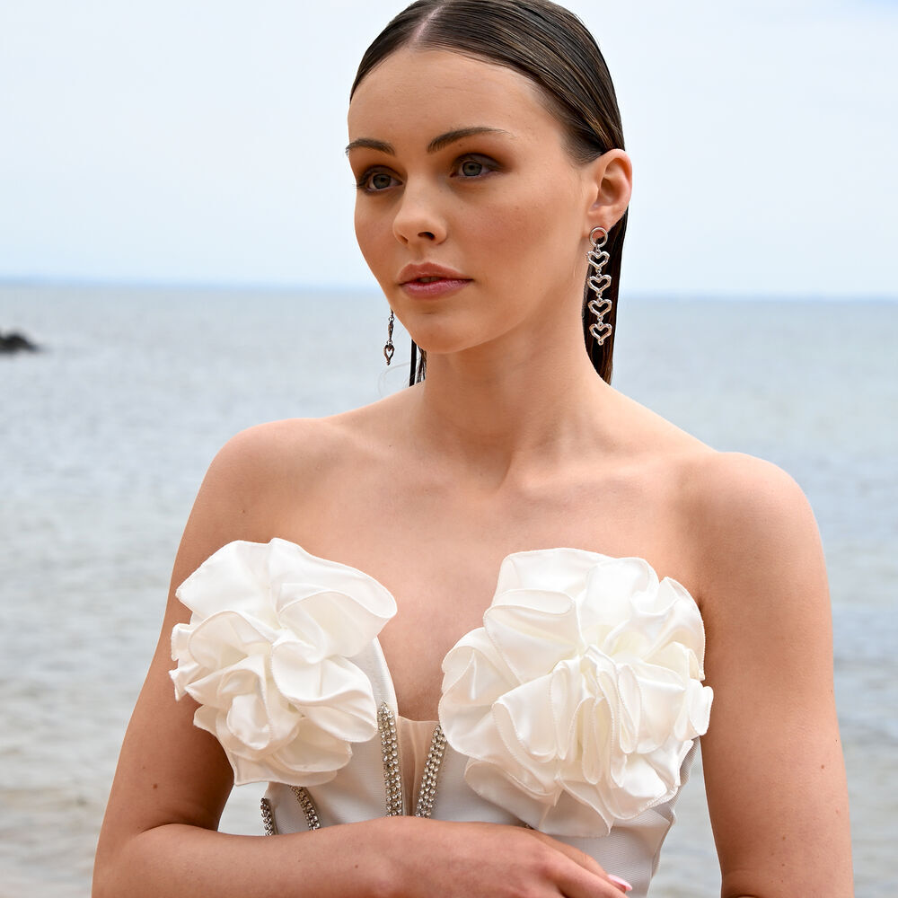 Culturesse Haven Artisan Sculptured Heart String Earrings (Silver)