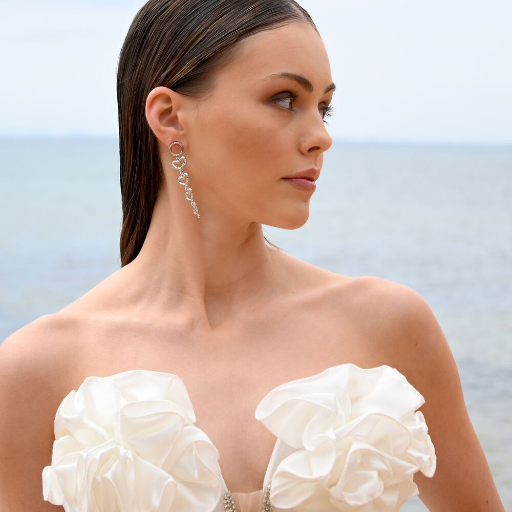 Culturesse Haven Artisan Sculptured Heart String Earrings (Silver)