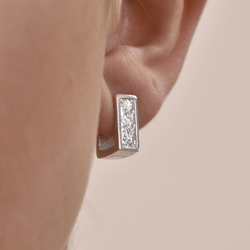 Culturesse Adelyn Art Deco Textured  Huggie Earrings (Silver)