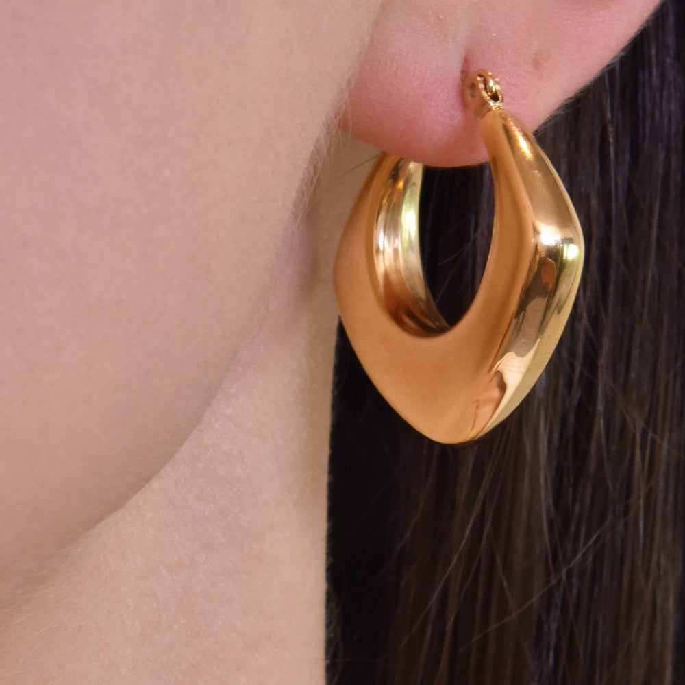 Culturesse Avril Modern Gold Chic Huggie Earrings