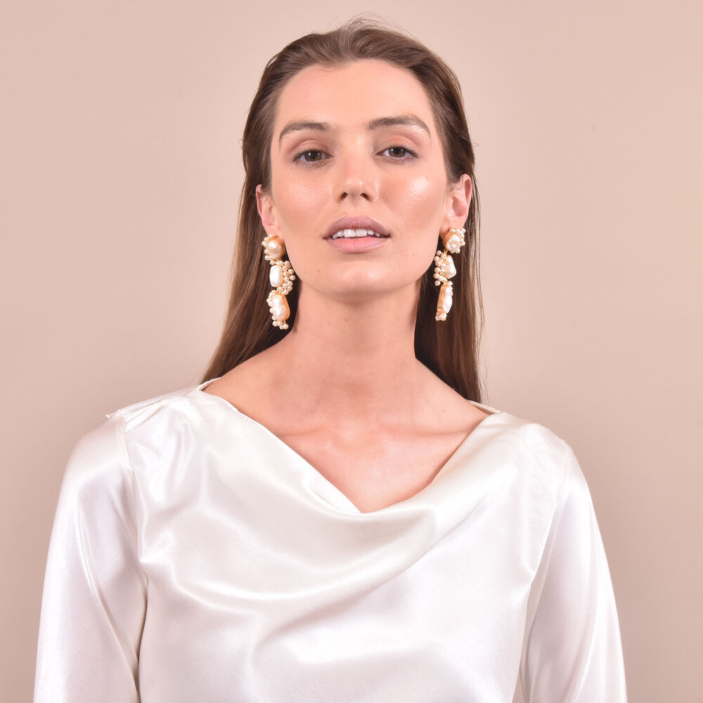 Culturesse Amour 22K Luxury Pearl Bouquet Earrings