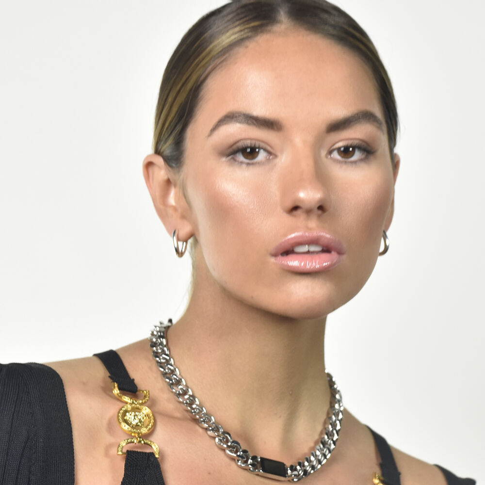 Culturesse Enoa Fine Twist Huggie Earrings (Silver)