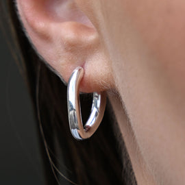 Culturesse Enoa Fine Twist Huggie Earrings (Silver)