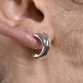 Culturesse Archie Artsy Twin Curve Earrings (Silver)